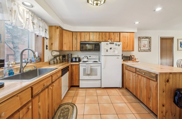 Top Ridge 49p - Family-friendly End Unit 3 Bedroom Townhouse by The Summit at Gore Mountain