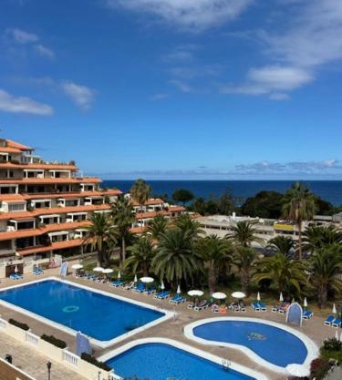Top Terrassen Wohnungen, direkt am Strand, 25 m beheiztem Pool, Wifi free, free parking