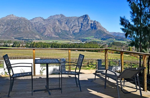 Topiary Wine Estate & Cottages