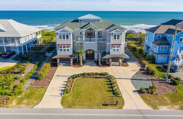 Topsail Manor - 8 Bed Oceanfront Home Perfect for Large Groups and Weddings!