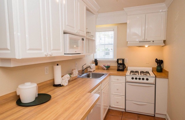 Tortuga Inn 1st Floor Studio.Pet Friendly
