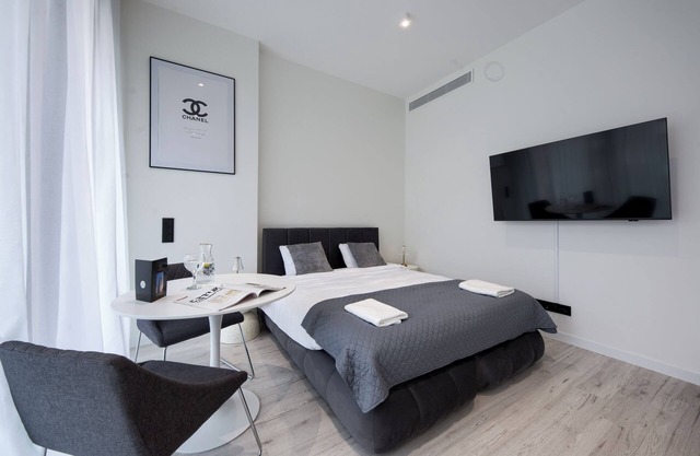 Towarowa Towers Residences