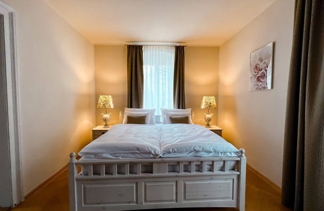 Tower Suite, garden side - Palais Kneissl