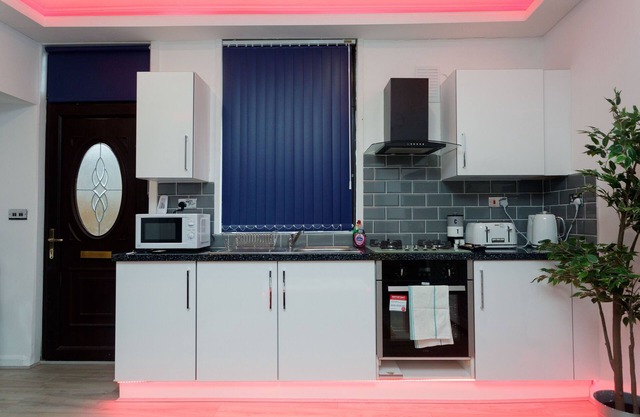 Towler House Apartments 6 Beds in 3 Bedrooms