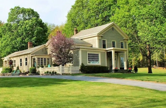 Town & Country Getaway: Pool Gardens Views 6 Acres