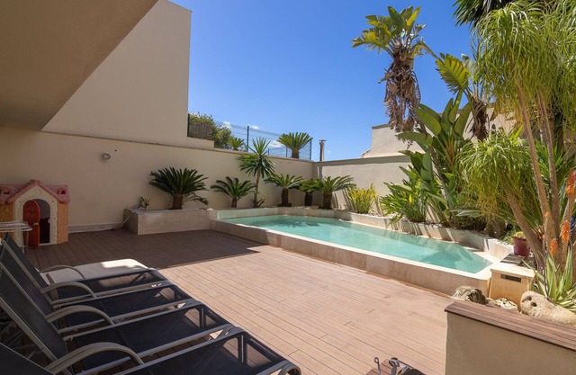 Town house with all amenities 275