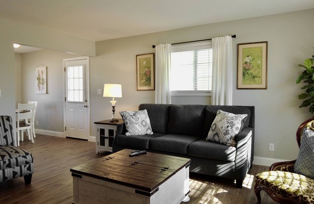 Townhome-colonial B 2 Bedroom Townhouse
