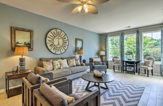 Townhome w/Amenities: 4 Miles to Bethany Beach!