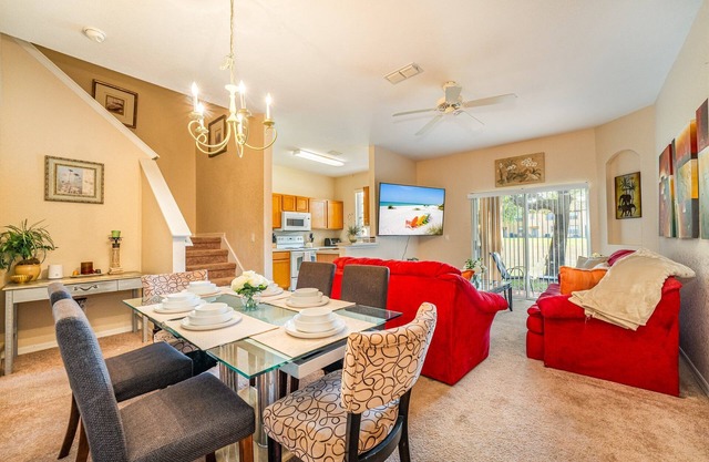 Townhome w/balcony in Regal Palms Resort
