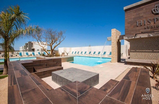 Townhome w/Private Patio, Parking & POOL onsite