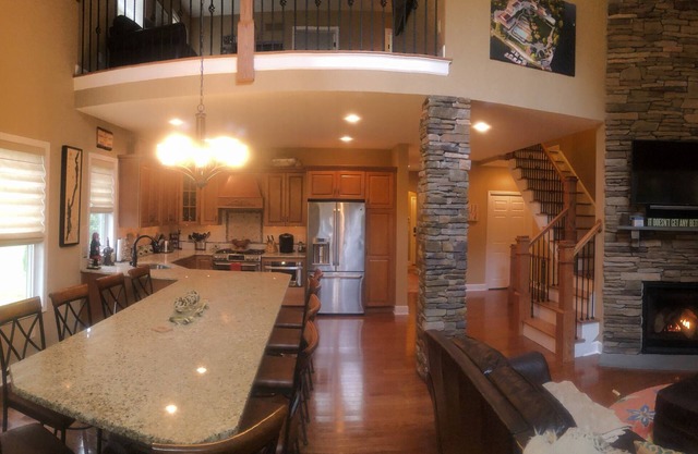 Townhome with 5 Bedroom 3.5 Baths. Sleeps upto 14.