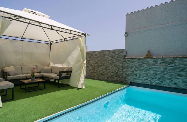 Townhouse in Telde with pool and sea views