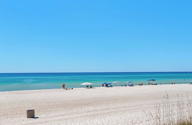 Townhouse Only 2 Min Walk to Beach; Community Pool, and More!