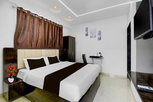 Townhouse Sapphire Star Chappan Market