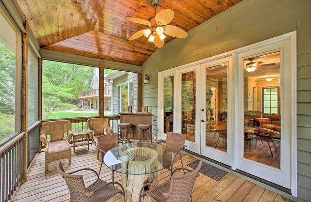 Townville Lakefront Cottage w/Private Dock!