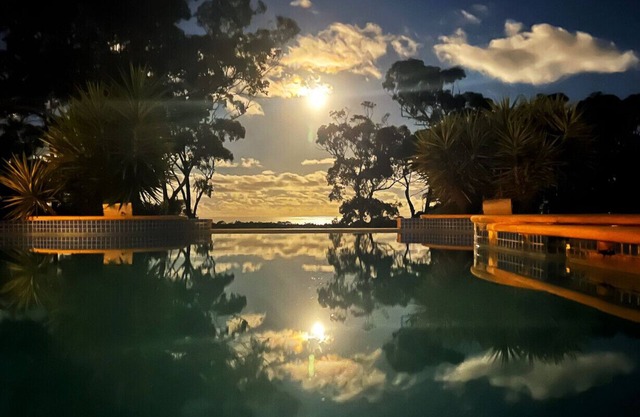 TPH Couples retreat, ocean views, pet friendly