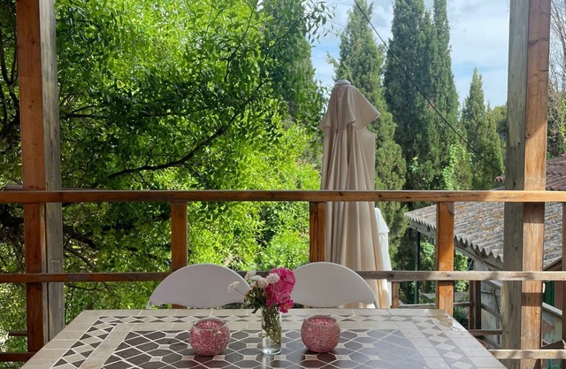 Traditional Cottage and Garden Studio with Balcony, Terrace and Views to the Sea