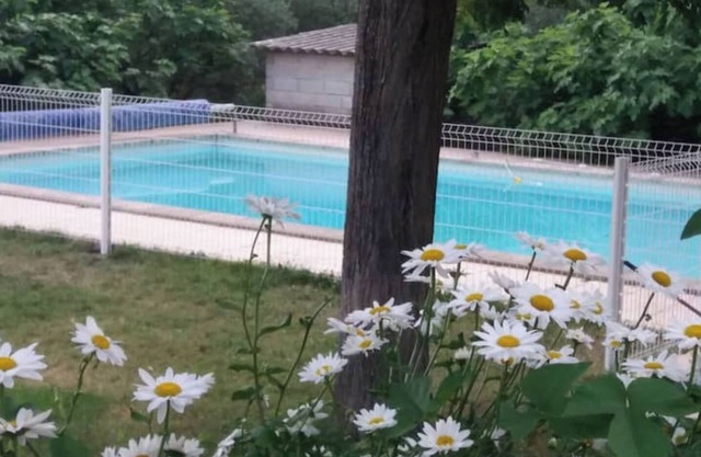 TRADITIONAL COUNTRY HOUSE IN THE AIX COUNTRYSIDE