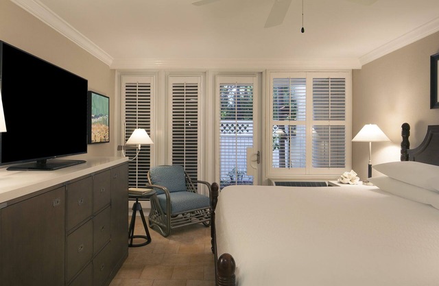Traditional King, Pier House, Classic Island Style, Fine Dining, Duval Street Proximity