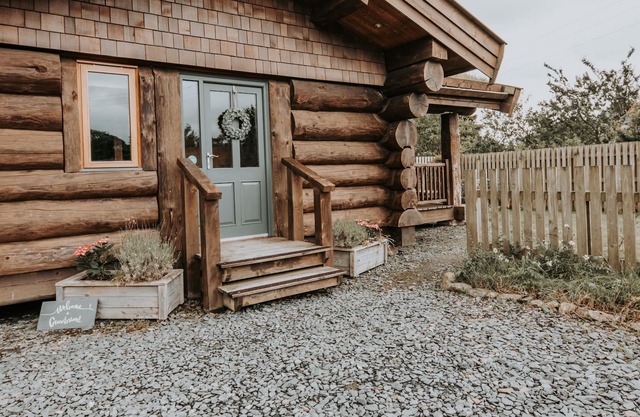 Traditional Log Cabin Stunning Rural Views And Tranquillity