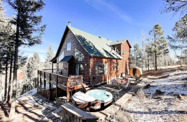Trail's End Mountain Escape w/HOT TUB!