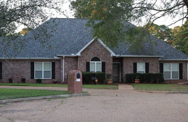 Tranquil 4-bedroom house in Byram