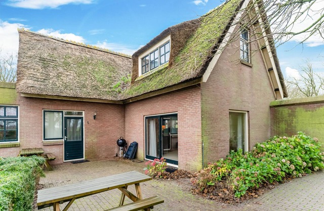 Tranquil Apartment in Sint Maartensbrug