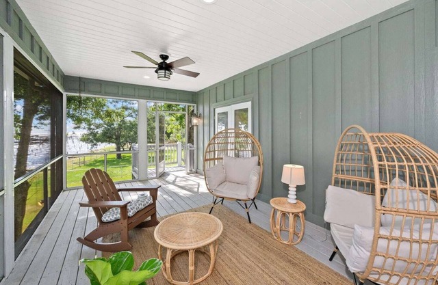 Tranquil Fairhope Cottage/Waterfront/Screened porch/fishing pier/bunk beds.