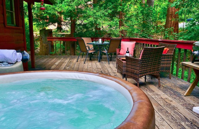 Tranquil "Lazy Bear Cabin"of Fern Valley with Spa!
