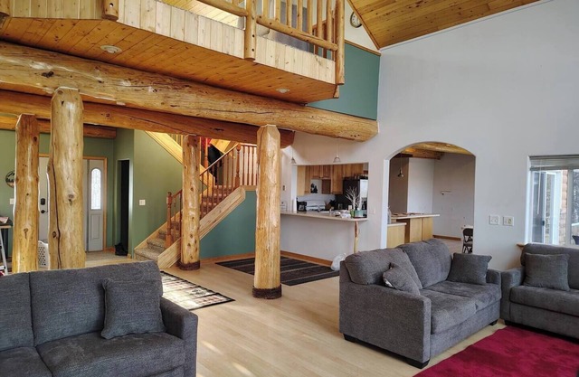 Tranquil lodge with a million-dollar view in Kenai - 4 bedrooms available