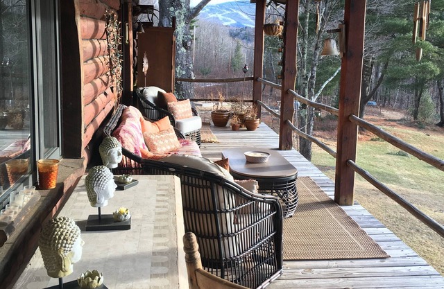 Tranquil Log Cabin on Lake 10 minutes from Windham & Hunter Mts- dog friendly