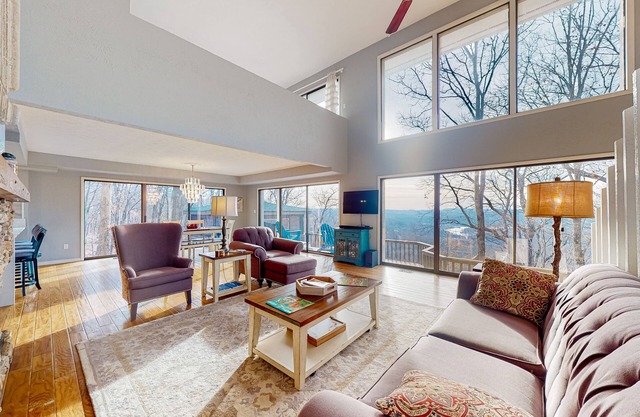 Tranquil mountain view retreat with central AC, washer/dryer & balcony