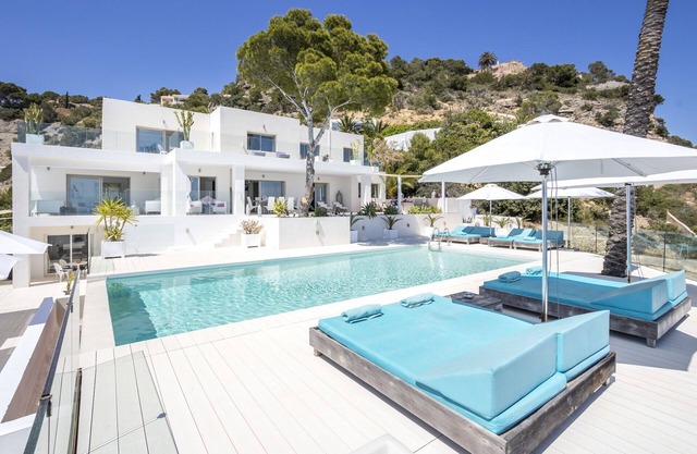 Tranquil Oasis: 6 Bedroom Villa in San Jose, 1045