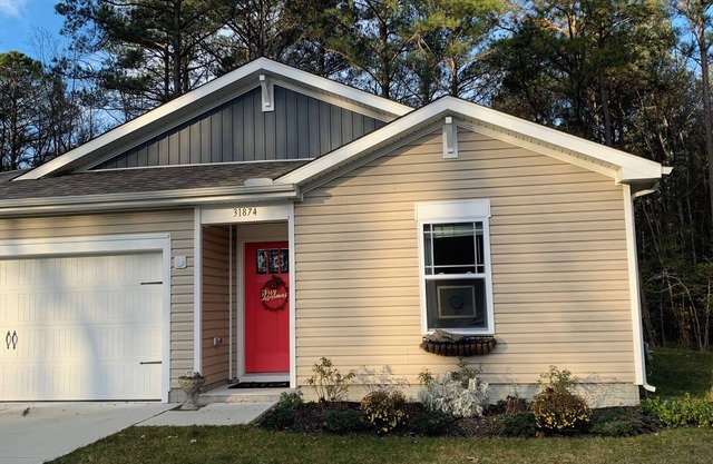 Tranquil property. Great location to avoid traffic chaos! 8 miles from the beach