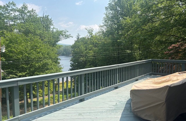 Tranquil Retreat on Lake