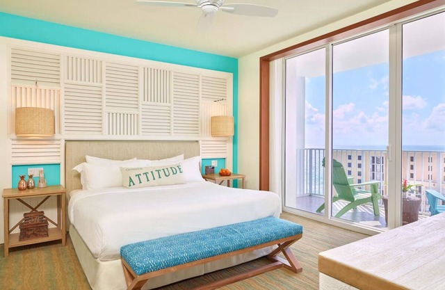 Tranquil Room Perfect for a Relaxing Florida Getaway | Pet-Friendly Retreat