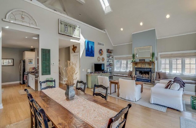 Tranquil Wooded Retreat – Walk to Beach & Downtown | Tallgrass Cottage