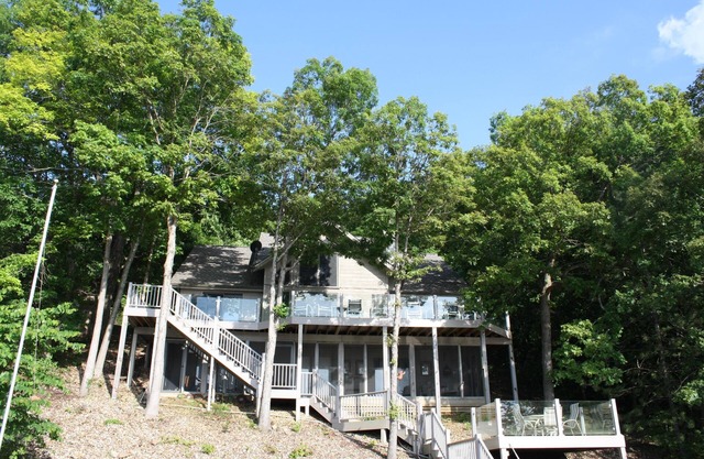 Tranquility-Lakefront 4 Bdrm w/Huge Dock Ozarks Raceway 6.4, The Loop 8.2 miles