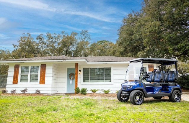 Tranquility on Teringo includes golf cart! Close to the beach & downtown!