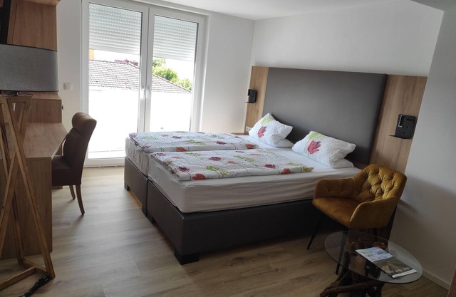 Traube - Hotel - Restaurant - Double room, shower, WC, non-smoking