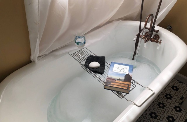 Travelers! Cottage West is a Perfect Stop on Your Trip! Central locale near hwys
