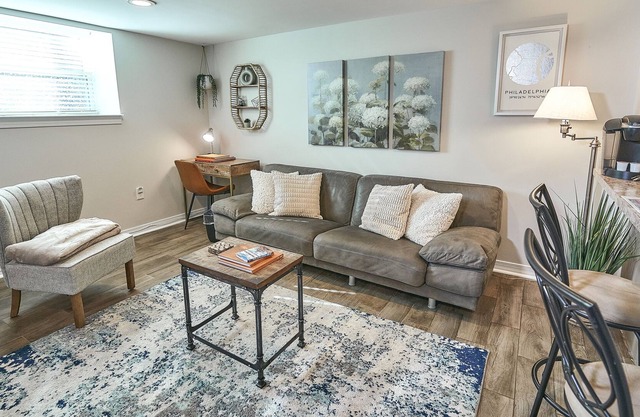 Travelers Private Unit in Lush Mount Airy Neighborhood, Sanitized, Walk to Train