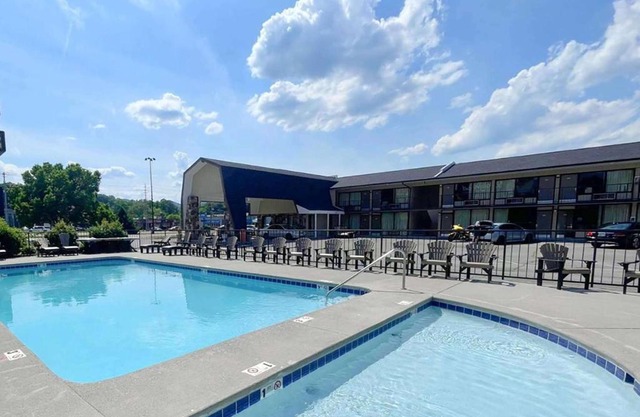Travelodge by Wyndham Pigeon Forge Dollywood Lane