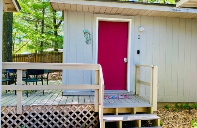 Traverse City 12 min to downtown, Spider Lake, On-site Rentals, Pet Friendly
