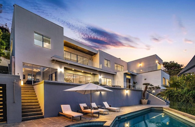Travis Modern Mansion - Stunning Brentwood Contemporary Estate with Rooftop