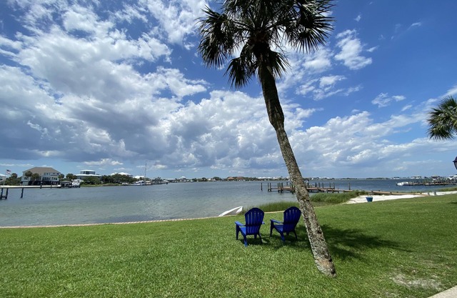 Treasure on Pensacola Beach, views of Gulf, on Little Sabine Bay with boat docks