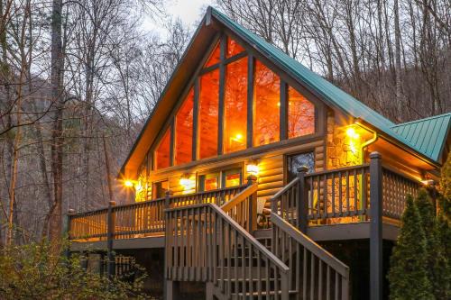 Tree-Lined Cabin with Hot Tub and Deck in Bryson City