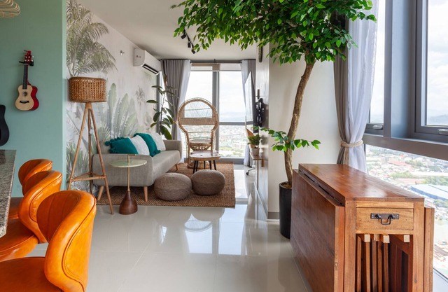 Tree of Life Penthouse 3BR w/Gym, Pool, Sauna+More