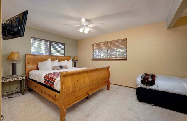 Treehaus | Hot Tub & Pool Table Near Beach, Hiking & Biking!