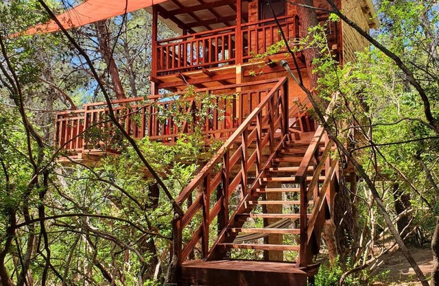 TreeHouses Ljubač Glamping Robinson
